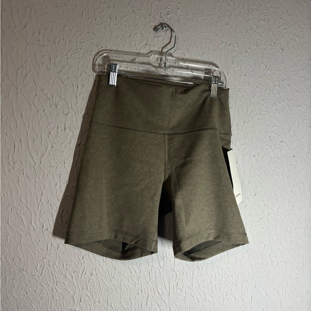 NWT Lululemon Wunder Train HR Short 6"
